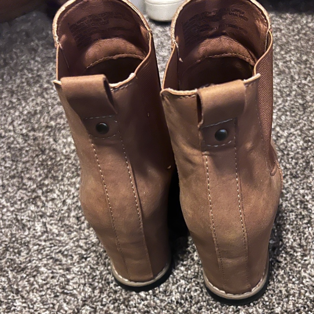 Size 8 Tan Universal Thread Booties - Picture 3 of 4